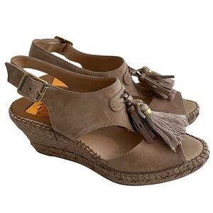 Kanna Tan Suede Wedge Sandals with Kiltie Tassel Detail 39(8.5) NEW